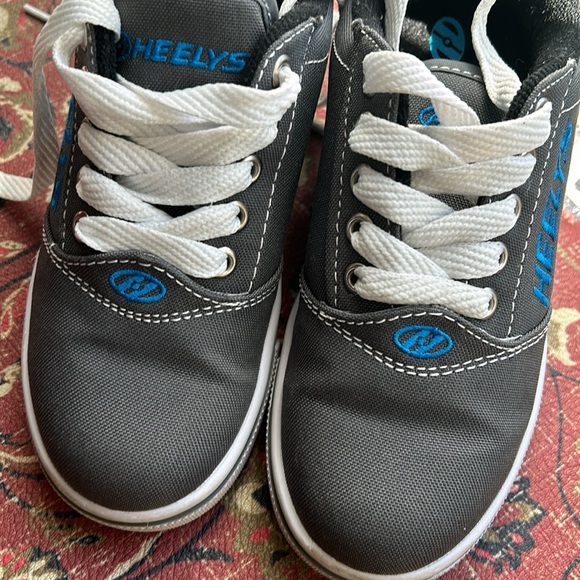 Almost New Heely’s Sneakers 👟 - Picture 5 of 5